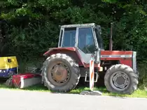 Massey Ferguson MF 690 am 15.08.2009 bei Altrier (Lux.)