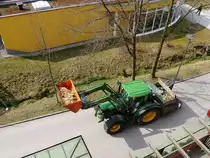 JD-6230, wird für die Abfuhr von Biomüll herangezogen; 150324