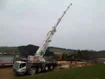 DEMAG-Autokran(80to) mit einer Teleskopauslegerlänge von 50mtr. bei der Betondeckenverlegung; 150323