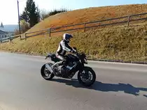 KAWASAKI-Motorrad bei einer ersten Frühlingsausfahrt; 150321