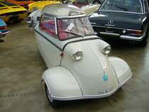 FMR Kabinenroller KR 200. 1957 - 1964. Die F ahrzeug- und M aschinen GmbH R egensburg entstand 1957 durch die Herauslösung aus dem finanziell angeschlagenen Messerschmitt Konzern. Somit wurde der KR 200 und dem FMR-Label weiter produziert. Der einzylindrige Zweitaktmotor aus der Produktion von Fichtel & Sachs leistet 10,2 PS aus 191 cm³ Hubraum. Düsseldorfer Classic Remise am 03.04.2015