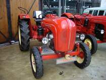 Porsche Diesel Standard Star 238 von 1961. Der 2-Zylinderdieselmotor leistet 26 PS aus 1629 cm³ Hubraum. Classic Remise Düsseldorf am 03.04.2015.