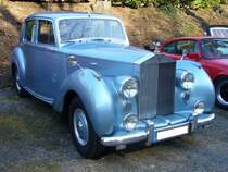 Rolls Royce Silver Dawn. 1949 - 1955. Der 6-Zylinderreihenmotor hat einen Hubraum von 4257 cm³ und leistet ca. 140 PS. Während der siebenjährigen Produktionszeit wurden 761 Einheiten dieses Modells produziert. Oldtimertreffen Schwarzwaldhaus im Neandertal am 05.04.2015.