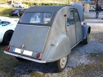 Heckansicht eines Citroen 2CV des Jahrganges 1958. Oldtimertreffen Schwarzwaldhaus im Neandertal am 05.04.2015.