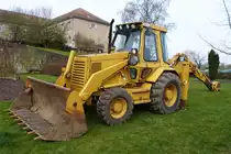 . Catarpillar 438 B Radlader, wartet an einer baustelle auf seinen Einsatz.  03.04.2015