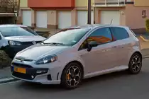 . Abarth Super Sport gesehen am Straßenrand.  08.04.2015