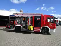 Hilfeleistungslöschgruppenfahrzeug (HLF) 20 der Freiwilligen Feuerwehr Kevelaer, auf Basis 

eines Mercedes-Benz Atego 1529 AF und dem feuerwehrtechnischen Auf- und Ausbau durch die 

Firma Rosenbauer.

Stationiert ist das Fahrzeug beim Löschzug Kevelaer.

DAS HLF ist 02.04.2015 zweck Fototermin vom mir fotografiert worden
