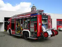 Hilfeleistungslöschgruppenfahrzeug (HLF) 20 der Freiwilligen Feuerwehr Kevelaer, auf Basis 

eines Mercedes-Benz Atego 1529 AF und dem feuerwehrtechnischen Auf- und Ausbau durch die 

Firma Rosenbauer.

Stationiert ist das Fahrzeug beim Löschzug Kevelaer.

DAS HLF ist 02.04.2015 zweck Fototermin vom mir fotografiert worden