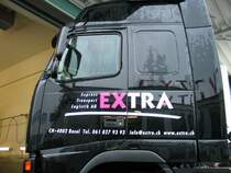 Schwarz f�llt auf.