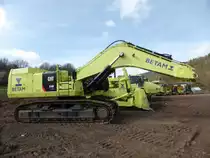 Caterpillar 374D LME wird eingesetzt beim Bau der Ortsumgehung Konz-Könen (12.04.2015)