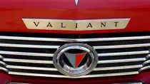 VALIANT, K�hleremblem und Schriftzug an einem Oldtimer-PKW  VALIANT Signet 200V  der US-amerikanischen Autofirma Plymouth, April 2015