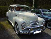 Opel Kapitän. 1951 - 1953. In der Urform war dieser Kapitän ein Vorkriegsmodell. Von 1948 - 1950 wurde die Produktion des Vorkriegs-Kapitän mit geringfügigen Modifizierungen wieder aufgenommen. 1951 erhielt das Modell ein  Facelift  in Anlehnung an das Chevrolet Modell des Jahrganges 1948. Der 6-Zylinderreihenmotor leistet 58 PS 2473 cm³ Hubraum. Oldtimertreffen beim  Schwarzwaldhaus  im Neandertal am 12.04.2015. 