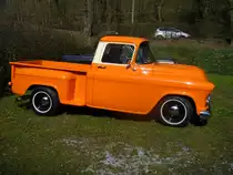 Profilansicht eines 1957´er Chevrolet Cameo Pickup. Oldtimertreffen beim  Schwarzwaldhaus  im Neandertal am 12.04.2015.