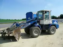 Schaeff SKL 833 stand am 27.06.2010 an der B51 in der Nähe von Hohensonne