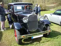 Ford Model A Fordor. 1928 - 1931. Genau wie das Vorgängermodell T, trug das Model A zur Massenmotorisierung in den USA bei. Von diesem Modell wurde über 4.3 Millionen Fahrzeuge in etlichen Karosserievarianten produziert. Der 4-Zylinderreihenmotor mit 3.3l Hubraum leistet 39 PS. Oldtimertreffen beim  Schwarzwaldhaus  im Neandertal am 12.04.2015.