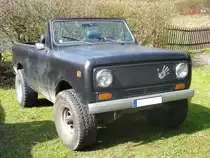 International Harvester Scout. 1961 - 1980. Dieses allradangetriebene Modell wurde von IHC in Chicago fast 20 Jahre ohne große Änderungen produziert. Hier wurde ein Scout 2, wie er von 1971 bis 1980 gefertigt wurde abgelichtet. Angetrieben wird der Allrounder mit Allradantrieb von einem 6-Zylinderreihenmotor, der aus 4235 cm³ Hubraum 98 PS leistet. Oldtimertreffen beim  Schwarzwaldhaus  im Neandertal am 12.04.2015.