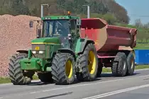 . John Deere 7810 mit Tandemh�nger, fotografiert am 15.04.2015 