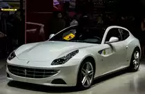 Ferrari FF mit einem V12 Motor. Foto: Autosalon Genf 2015.