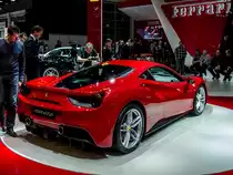 Ferrari 488 GTB (Rückansicht). Hier ist das Nachvolgemodell des 458 Italia zu sehen mit einem Turbomotor. Foto> Autosalon Genf 2015