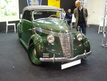 Fiat 1100 508C Cabriolet von der Carozzeria Viotti. Auf Basis eines Millecento des Baujahres 1939, entstand bei der Carozzerie Viotti/Torino dieses hübsche Cabriolet. Der Reihenmotor mit vier Zylindern leistet 32 PS aus 1089 cm³ Hubraum. Techno Classica am 18.04.2015.