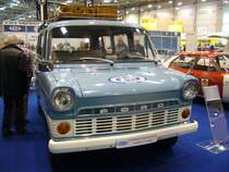 Ford Transit MKI 900. 1965 - 1970. Der bei den englischen Ford-Werken konstruierte Transit MKI wurde in Southhampton/GB, Genk/B und in Köln-Niehl produziert. Im 900´er Transit werkelt unter der Haube der aus dem Taunus bekannte 4-Zylinderreihenmotor mit 1498 cm³ Hubraum und 60 PS. Techno Classica am 18.04.2015.