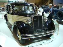 Skoda Superb 640. 1934 - 1936. Der Superb wurde in Weiterentwicklungen bis 1949 produziert. Während des zweiten Weltkrieges wurde auf dem Fahrgestell des Superb Kübel- und Kommandeurswagen gebaut. Der 6-Zylinderreihenmotor des abgelichteten 640 leistet 55 PS aus 2492 cm³ Hubraum. Die Höchstgeschwindigkeit liegt bei 110 km/h. Techno Classica am 18.04.2015.