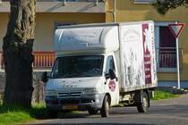 . Kleintransporter von Citron legt auf einem Parkplatz eine kurze Pause ein.  21.04.2015