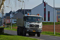 . MAN Kipper unterwegs zur nächsten Baustelle.  21.04.2015