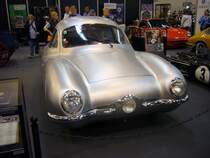 Volkhart V2 Sagitta. Auf dem Fahrgestell eines KdF-Wagens baute Kurt Volkhart 1947 dieses schnittige Stromliniencoupe mit einem cw-Wert von 0,217. Heute gehört dieses Einzelstück einem Sammler im Bezirk Freistadt/Oberösterreich. Techno Classica am 18.04.2015.