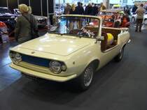 Fiat 850 Shelette mit Michelotti Karosserie. Hier wurde einer von achtzig bei Michelotti/Turin hergestellten Shelette Strandwagen abgelichtet. Die Shelette Modelle waren grundsätzlich mit dem 47 PS Motor des 850 Special motorisiert. Techno Classica am 18.04.2015.