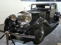 Rolls Royce Phantom II Continental Gumey Nutting Fixed Head Coupe. 1929 - 1935. Die Phantom Continental-Modelle hatten einen um 15,2 cm verkürzten Radstand, auf dem bevorzugt sportliche Karosserie aufgebaut wurden. Von den Continental-Fahrgestellen wurden nur 278 Stück, zum Preis von 1750,00 britischen Pounds, ausgeliefert. Der 6-Zylinderreihenmotor hat einen Hubraum von 7668 cm³ und leistet 120 PS. Techno Classica Essen am 18.04.2015.