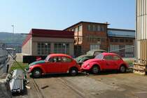 Drei alte K�fer gammeln vor einem Fabrikgel�nde im schweizerischen Pratteln (Baselland)still vor sich hin. 8.4.2007