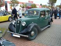 Austin 20. 1932 - 1938. Der 6-Zylinderreihenmotor hat einen Hubraum von 3377 cm³. Sammelpunkt zum 3. Borbecker Oldtimertreffen am 26.04.2015.