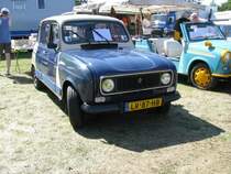 Legendre Pkw RENAULT R 4, der Jahre 1961 - 1992 war aus den Niederlanden in Hagenow zu sehen, 31.08.2008