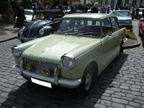 Trimuph Herald 1200. 1962 - 1971. Nachdem Triumph 1961 dem Leyland-Konzern einverleibt wurde, kam der Herald als Herald 1200 wieder aus der Versenkung. Der 4-Zylinderreihenmotor leistet 40 PS aus 983 cm³ Hubraum.