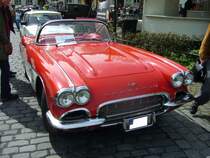 Chevrolet Corvette C1 Convertible des Jahrganges 1961. Hier wurde eine Corvette des vorletzten C1 Jahrganges abgelichtet. Der 4.7l V8-motor leistet 230 PS und kann den Sportwagen auf 190 km/h Spitzengeschwindigkeit beschleunigen. 8. Kettwiger Oldtimerfrühling am 01.05.2015.
