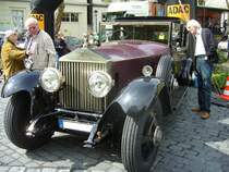 Rolly Royce Phantom I Sedanca de Ville. 1925 - 1929. Insgesamt wurden 2269 Phantom I hergestellt. Die meisten wurden als Fahrgestelle ausgeliefert und dann von Karosseriebaueren wie Hooper oder Mulliner eingekleidet. Der 6-Zylinderreihennmotor hat einen Hubraum von 7668 cm³. 8. Kettwiger Oldtimerfrühling am 01.05.2015.