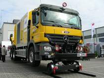 MB-Actros Zweiwegefahrzeug als Schienenschweifahrzeug auf der Inno-Trans 2008