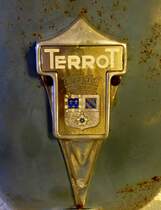 TERROT, Emblem an einem unrestaurierten Oldtimer-Motorroller der Firma aus Dijon, die franzsische Motorradfirma bestand von 1901-61, Mai 2015 
