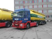 Mercedes Silotransporter,am 01.Mai 2015,in Grimmen.