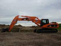 Caterpillar 325D LN-VA auf einer Baustelle bei Wormeldange (Lux.) am 06.09.2008