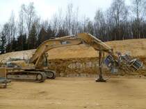 Caterpillar 330B L auf einer Baustelle bei Contern (Lux.) am 21.04.2013