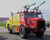 . Oldtimer Walter Feuerlöschzug, der Flughafenfeuerwehr Luxemburg gesehen am 02.05.2015.
