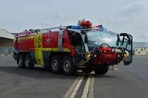 . Panther Rosenbauer Feuerlöschzug der Flughafenfeuerwehr Luxemburg gesehen am 02.05.2015.