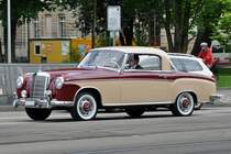 Mercedes Benz 220 aus den 50er Jahren. Die Aufnahme stammt vom 07.05.2015.