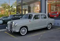 Mercedes Benz 180 aus den 50er Jahren. Die Aufnahme stammt vom 07.05.2015.