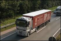 Ein neuer RENAULT MAGNUM mit 500PS Euro5 ist bei L�denscheid in Richtung Ruhrgebiet unterwegs. (25.09.2008)
