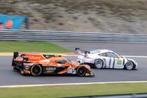 Mitzieher des Überholvorgang: LMP2 Oak Racing, G-Drive, Ligier JS P2 (Nissan), Nr.91 Porsche RSR vom Taem Manthey Am 2.Mai 2015 in Spa Francorchamp beim FIA WEC Langstrecken Rennen