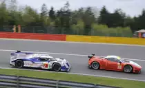 Mitzieher der Nr:2 Toyota Racing, LMP1 Toyota TS040 Hybrid geht gleich an den Ferrari 458 Italia GTE AM von AF Corse 	vorbei. Am 2.Mai 2015 in Spa Francorchamp beim FIA WEC Langstrecken Rennen