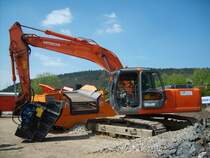 Hitachi Zaxis ZX 210 LC aufgenommen bei der Hausausstellung eines Baumaschinenhändlers in Schweich am 26.04.2008
